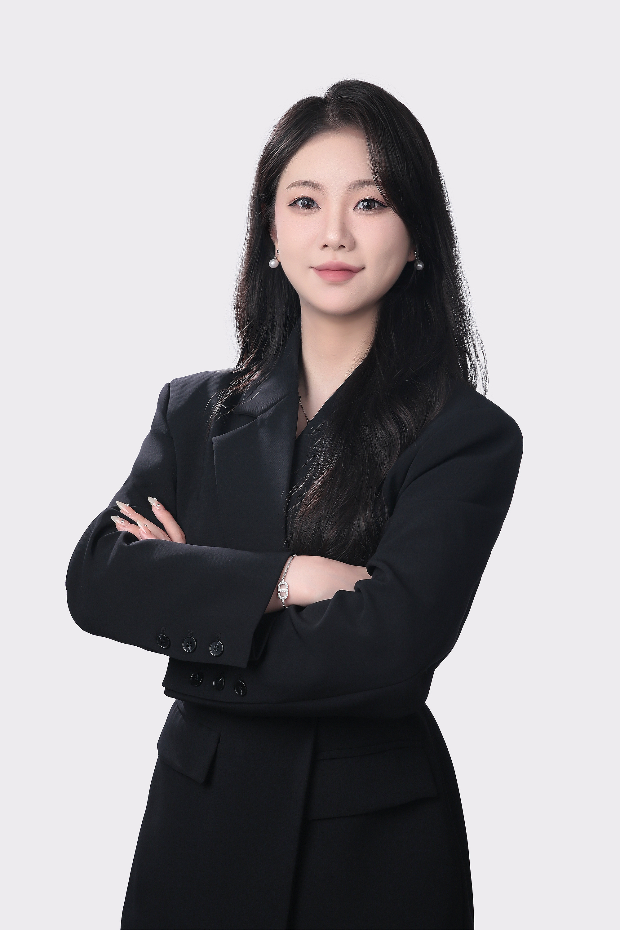 栾君瑛